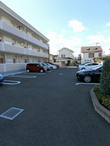 プリマヴェーラ　エルモッサの駐車場|駐車場があるので、車を買う予定の方も安心です