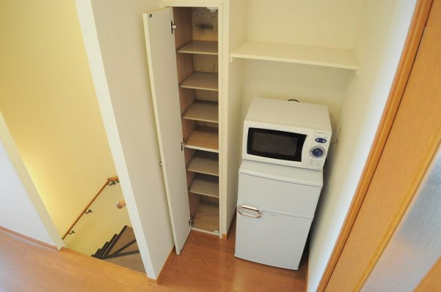 レオパレス万葉のその他|冷蔵庫、電子レンジ、下駄箱