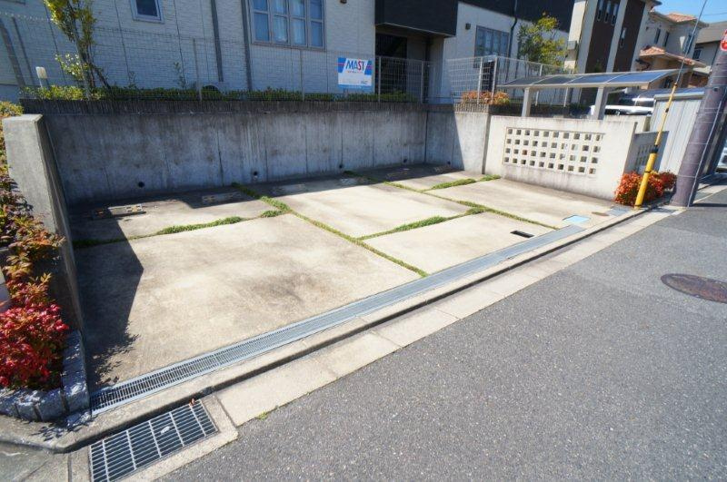 クレアールの駐車場