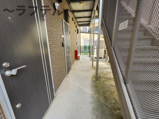 所沢市美原町２丁目のアパートのロビー