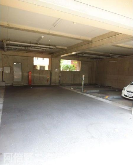 東部市場前レジデンスの駐車場