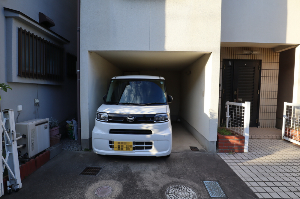 橿原市中町戸建の駐車場