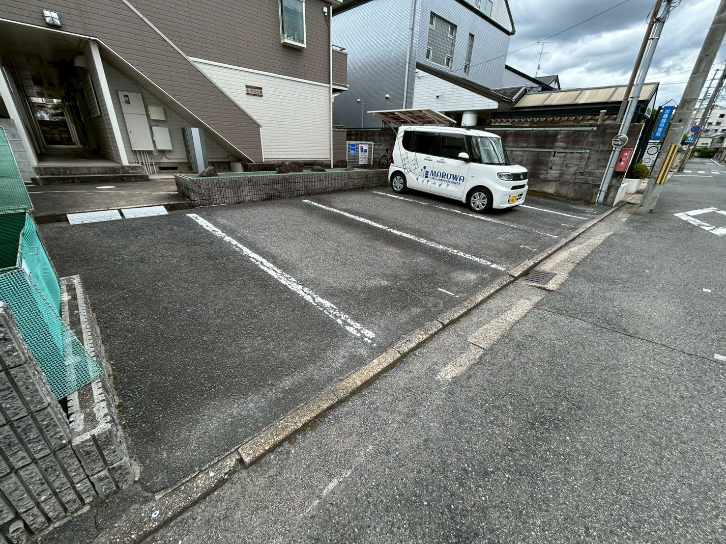 シエロ佐保の駐車場