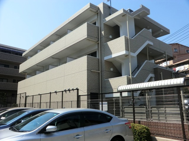 桜ガーデン北浦和の外観|★ＲＣ造３階建てマンション！外観です。★