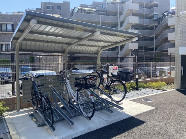 桜ガーデン北浦和のその他共用部分|★敷地内に屋根付き駐輪場を設置しています。★