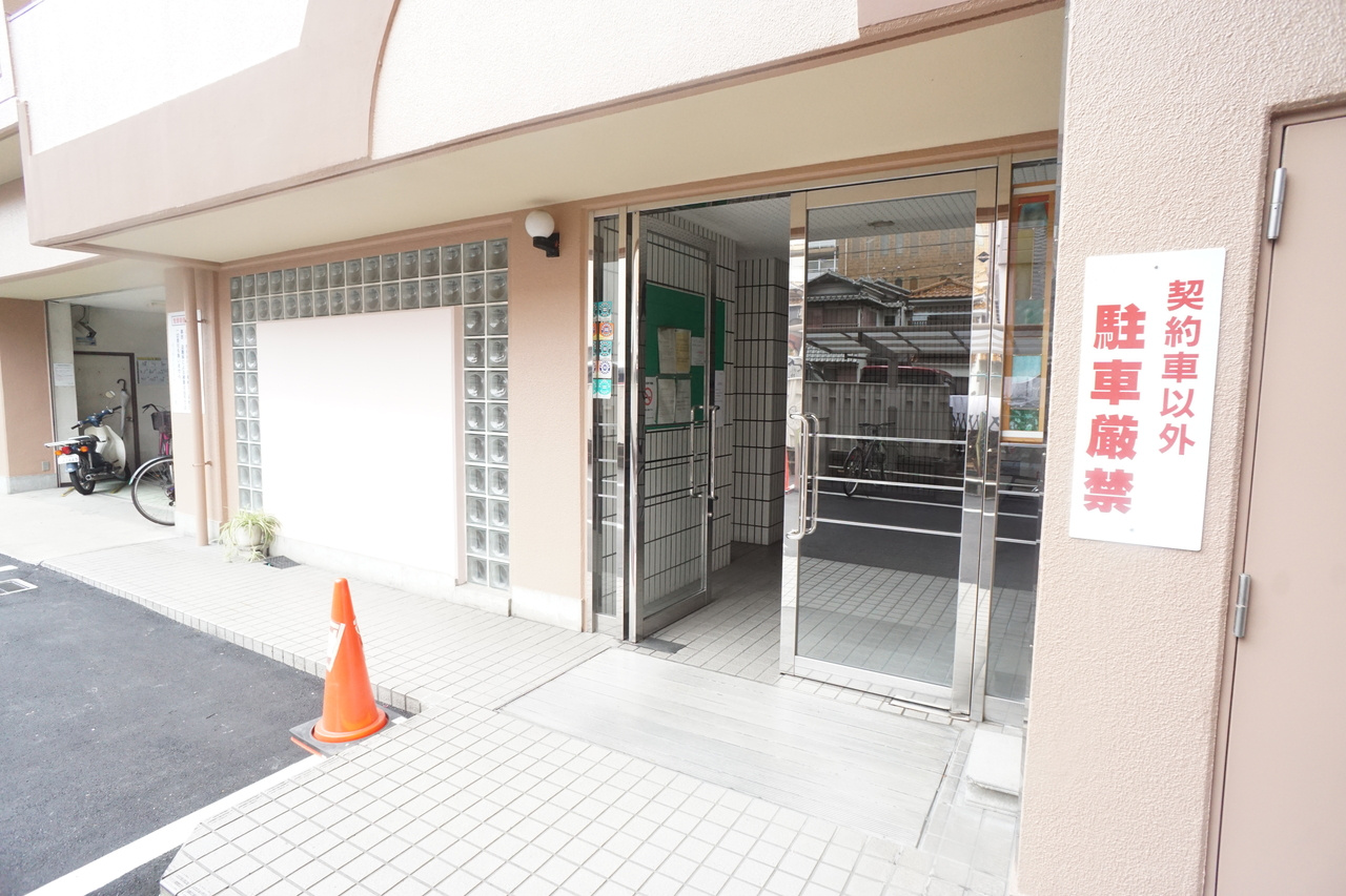 ヴィエンシャトレー小池のエントランス