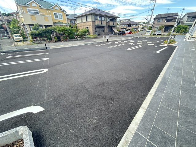 フラン・ソレイユ学園前の駐車場