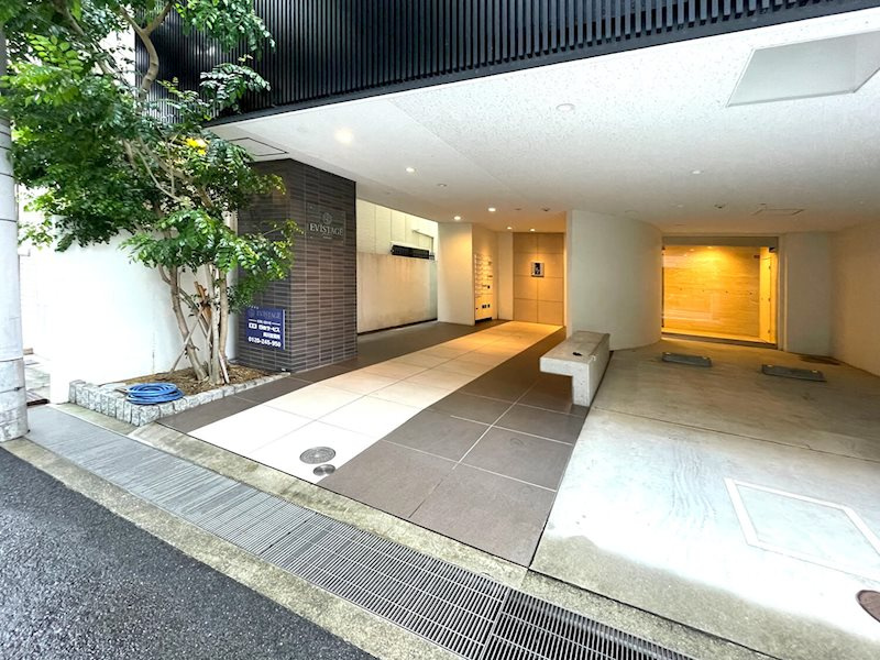 西宮市本町のマンションの外観|オシャレなエントランスです！