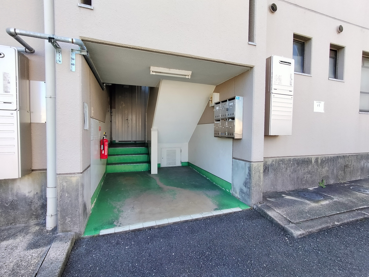 エミエール西大寺のエントランス
