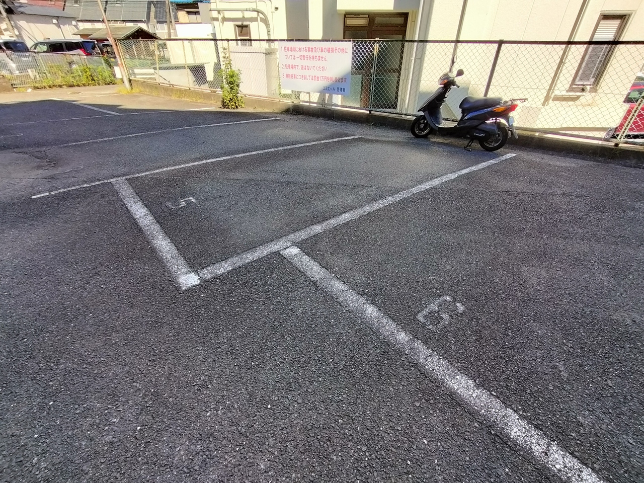エミエール西大寺の駐車場