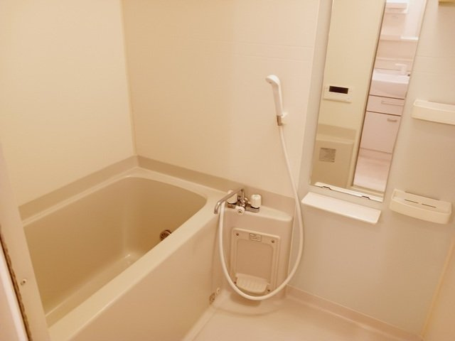 オネスティ　ユー　カレントの浴室|落ち着いた空間のお風呂です