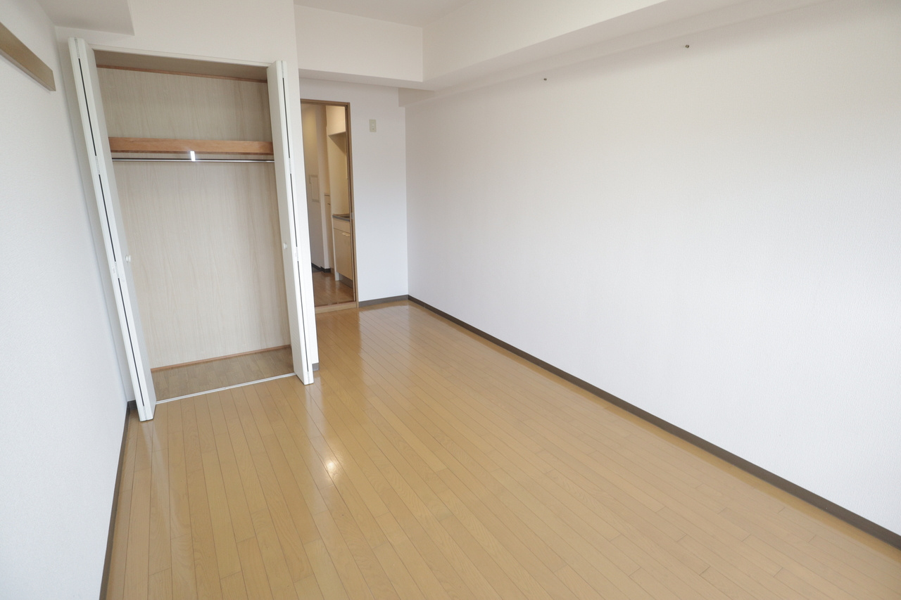 ＥＸＣＥＬＥＮＴＥ　ＦＡＢＲＩＣＡの洋室