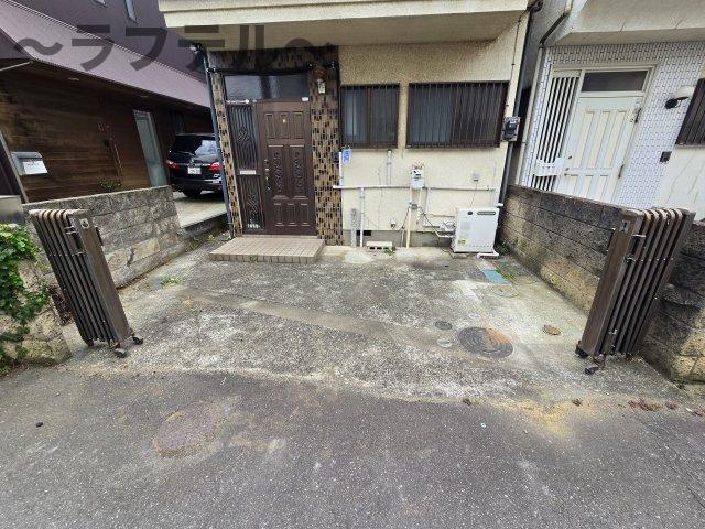 荒幡貸家の駐車場
