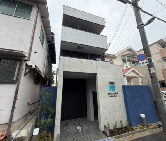 ウェルスクエア万代東のエントランス