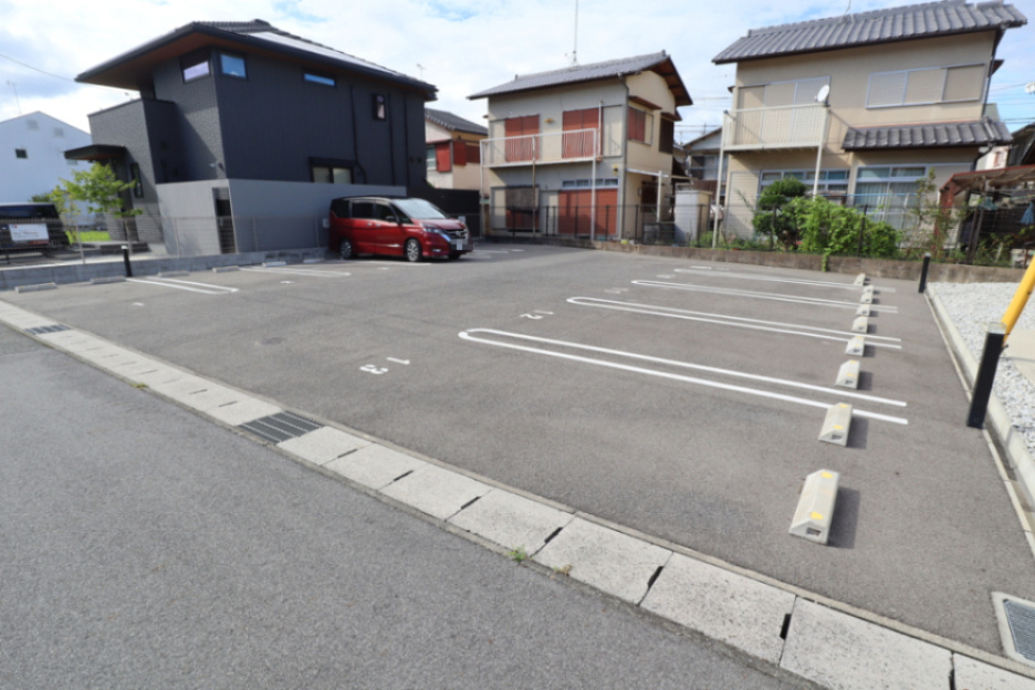 プリマステラの駐車場