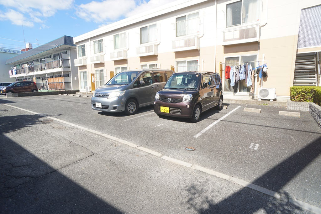 レオパレスＩＫＡＲＵＧＡの駐車場