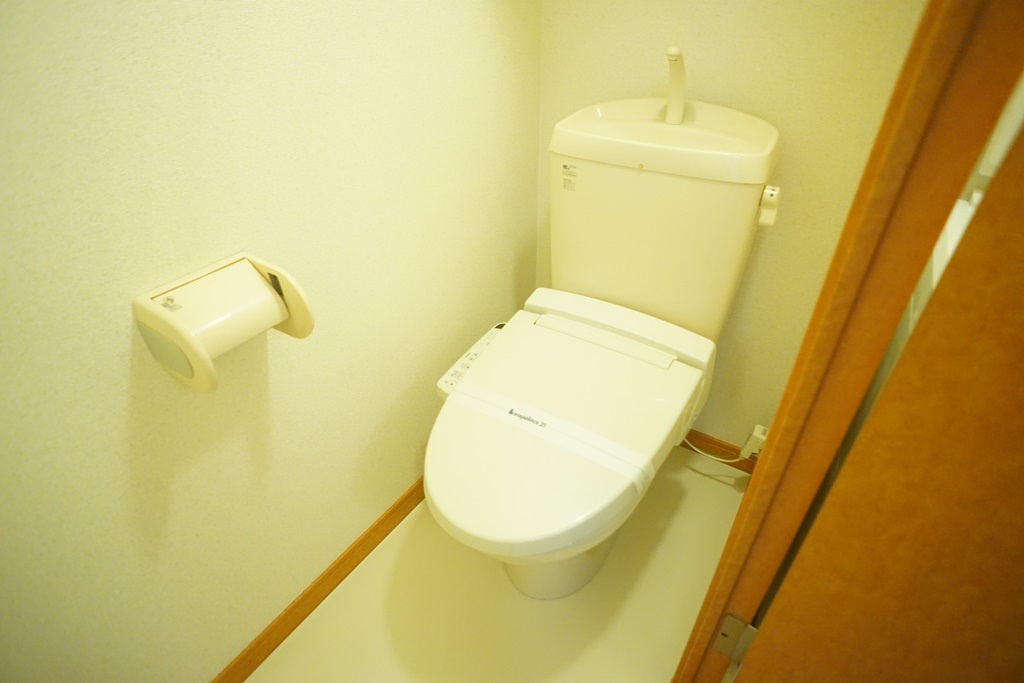 レオパレスＩＫＡＲＵＧＡのトイレ|浴室換気乾燥機　完備