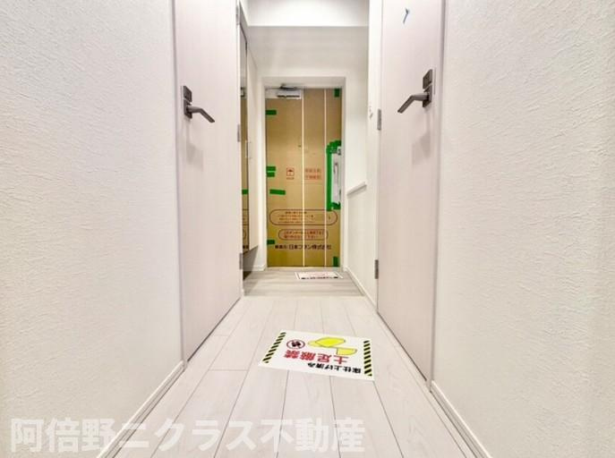 スプランディッド上本町WESTⅡの玄関|内装は別部屋の参考写真です。