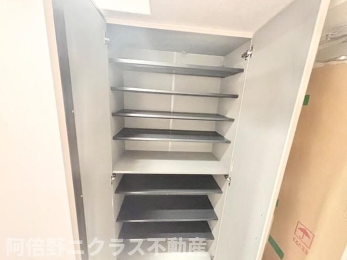 スプランディッド上本町WESTⅡの玄関|内装は別部屋の参考写真です。