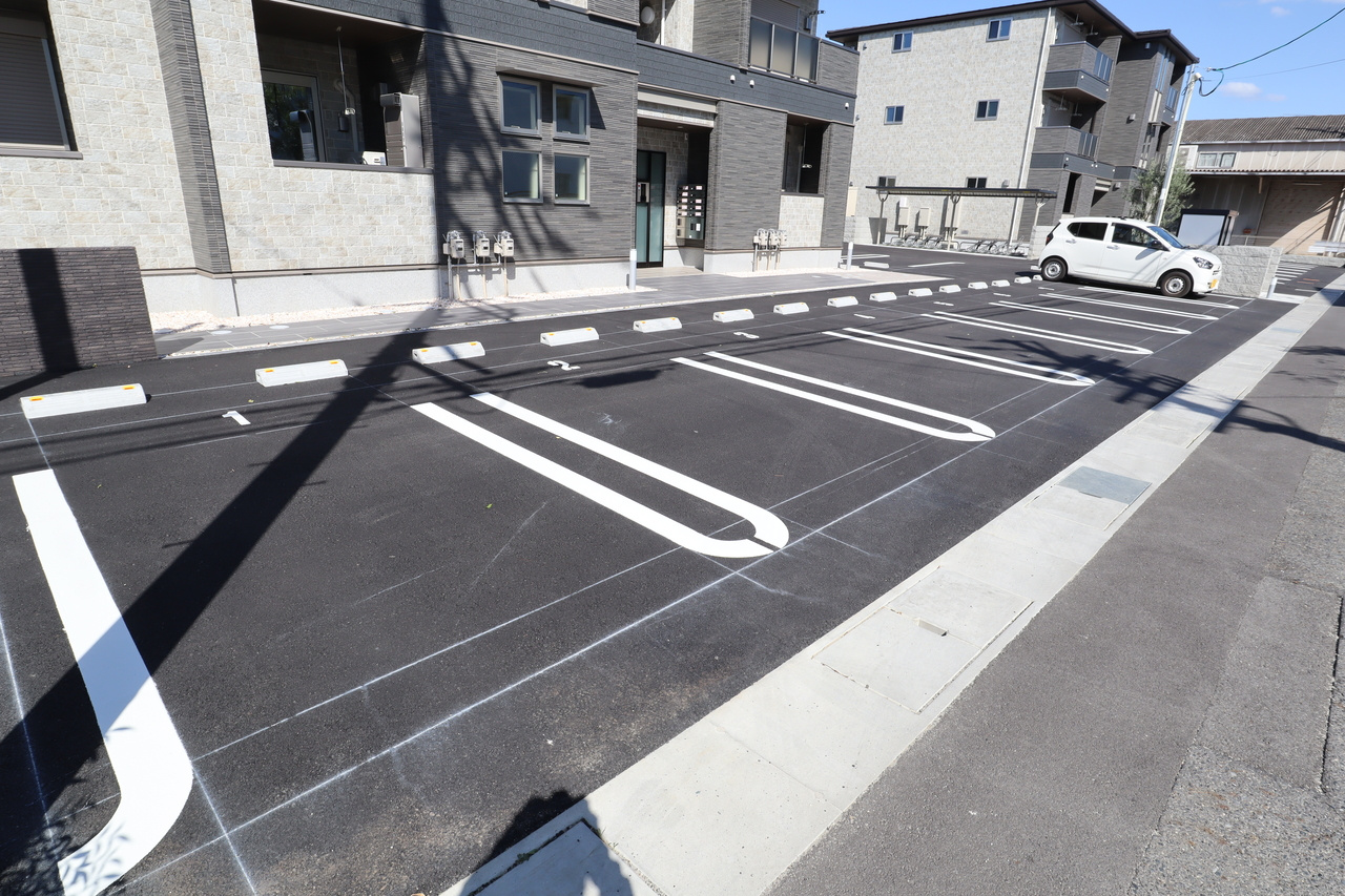 ラヴィエールⅠの駐車場
