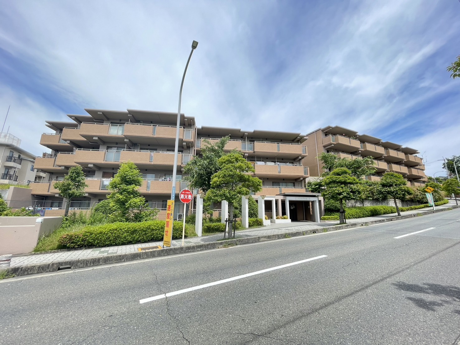 ベルあやめ池の駐車場