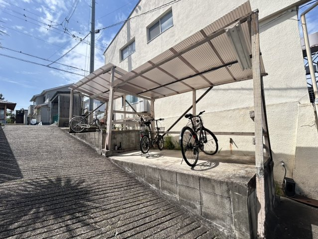 ダイワ学園前ロジングハウスＣの駐車場