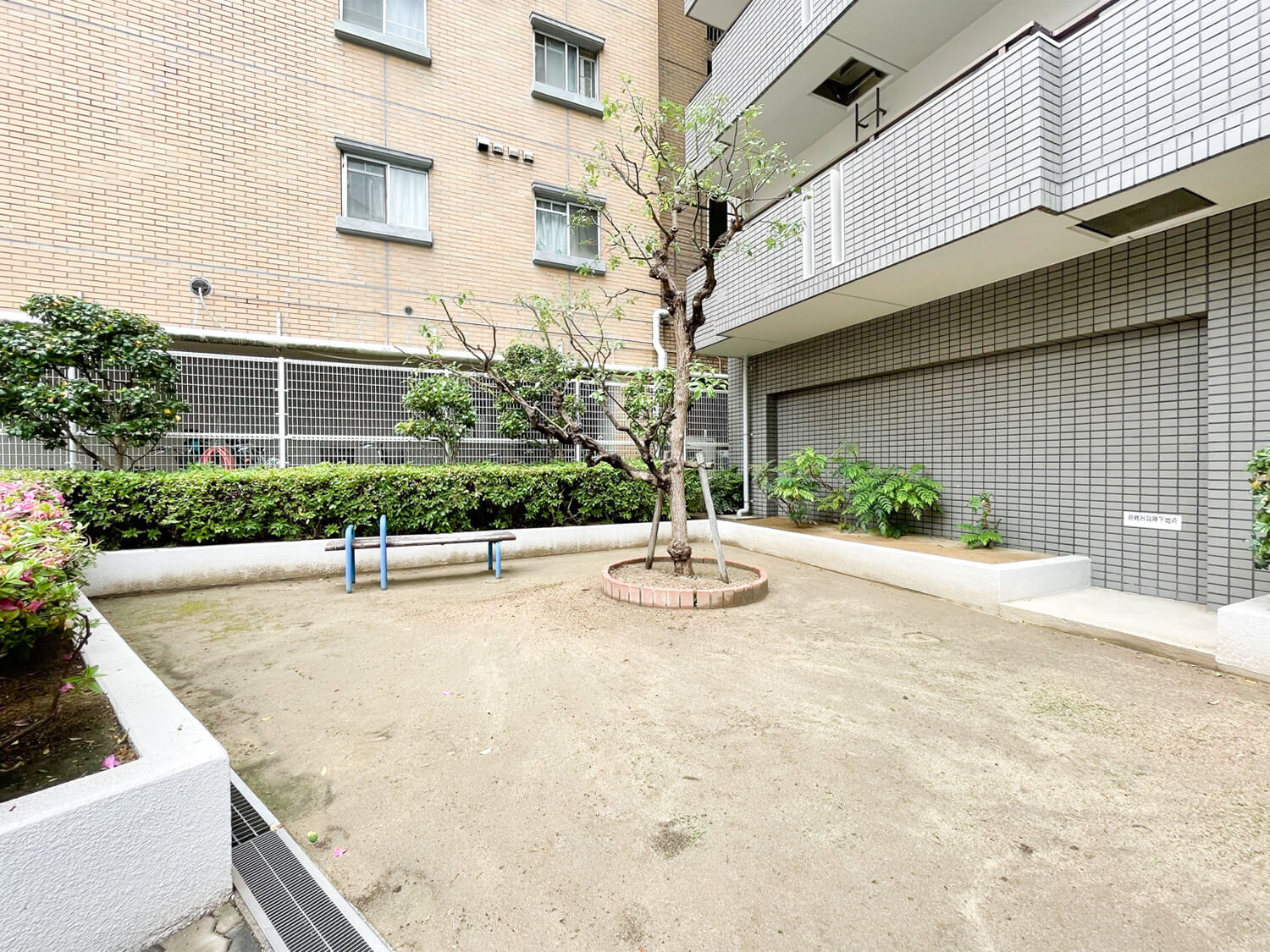 イトーピア三宮アーバンステージの駐車場