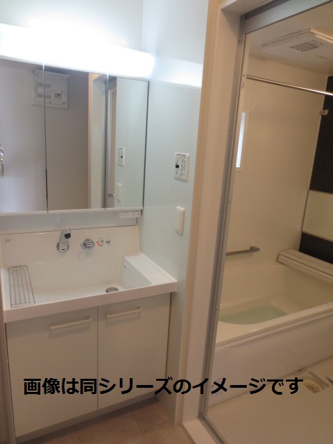RETORIA阪南町の洗面所|内装は参考写真です。