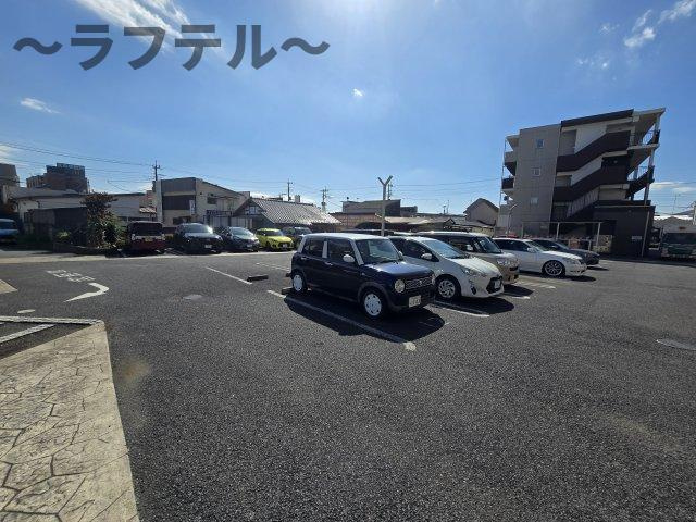 レッドウッド　Ⅱの駐車場