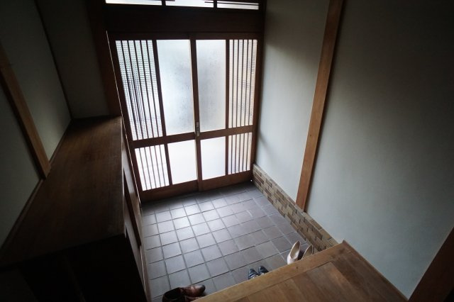 西大寺新町２丁目戸建の玄関