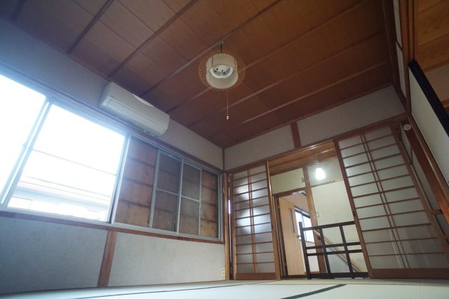 西大寺新町２丁目戸建の洋室