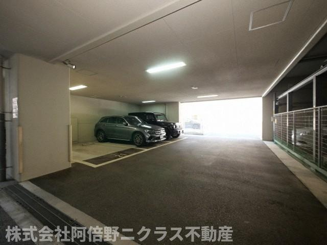 サージュ天王寺の駐車場