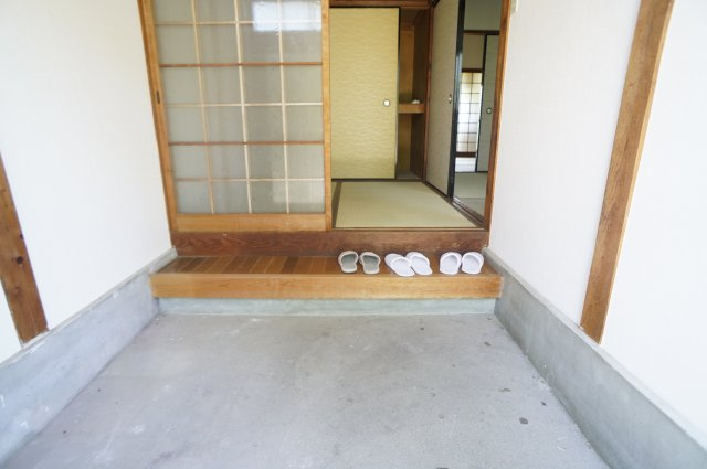 岡田平屋の玄関