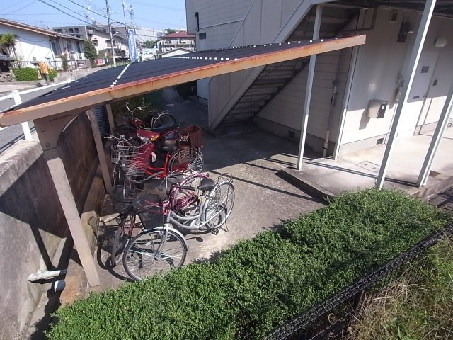 タウニィ学園前の駐車場