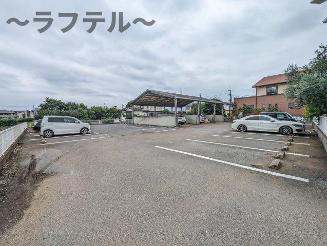 所沢市所沢新町のアパートの駐車場