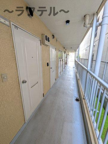 所沢市小手指町４丁目の賃貸マンションの玄関