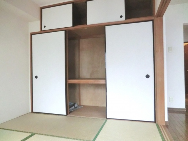 ロイヤルヒルズ高砂の収納|※別号室の参考写真です