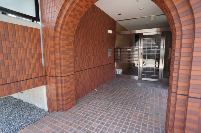 マンション万葉Ｉのエントランス
