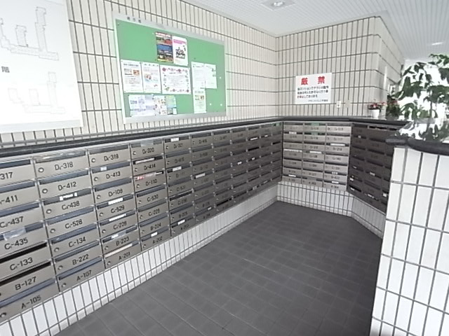グランドパレス学園前のエントランス