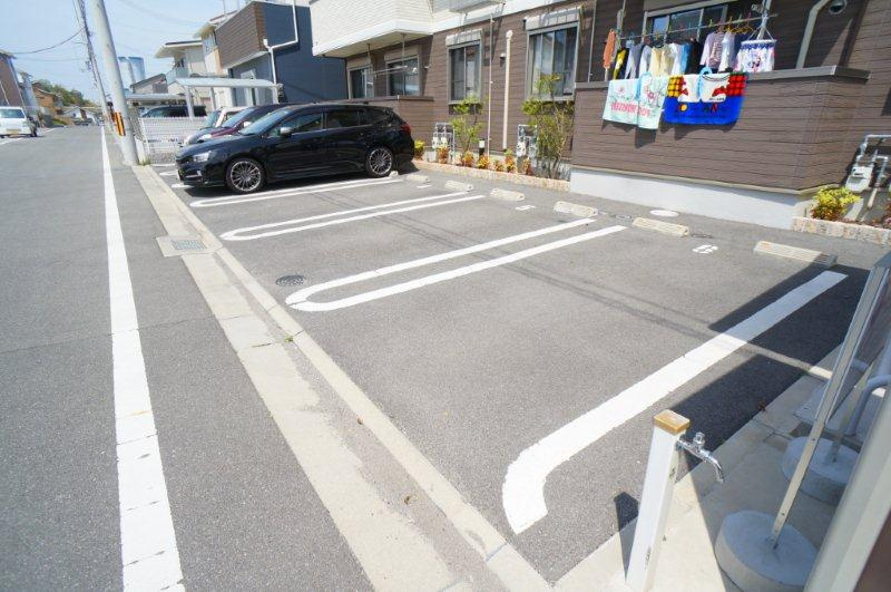 シャトーヒルズ　南館の駐車場