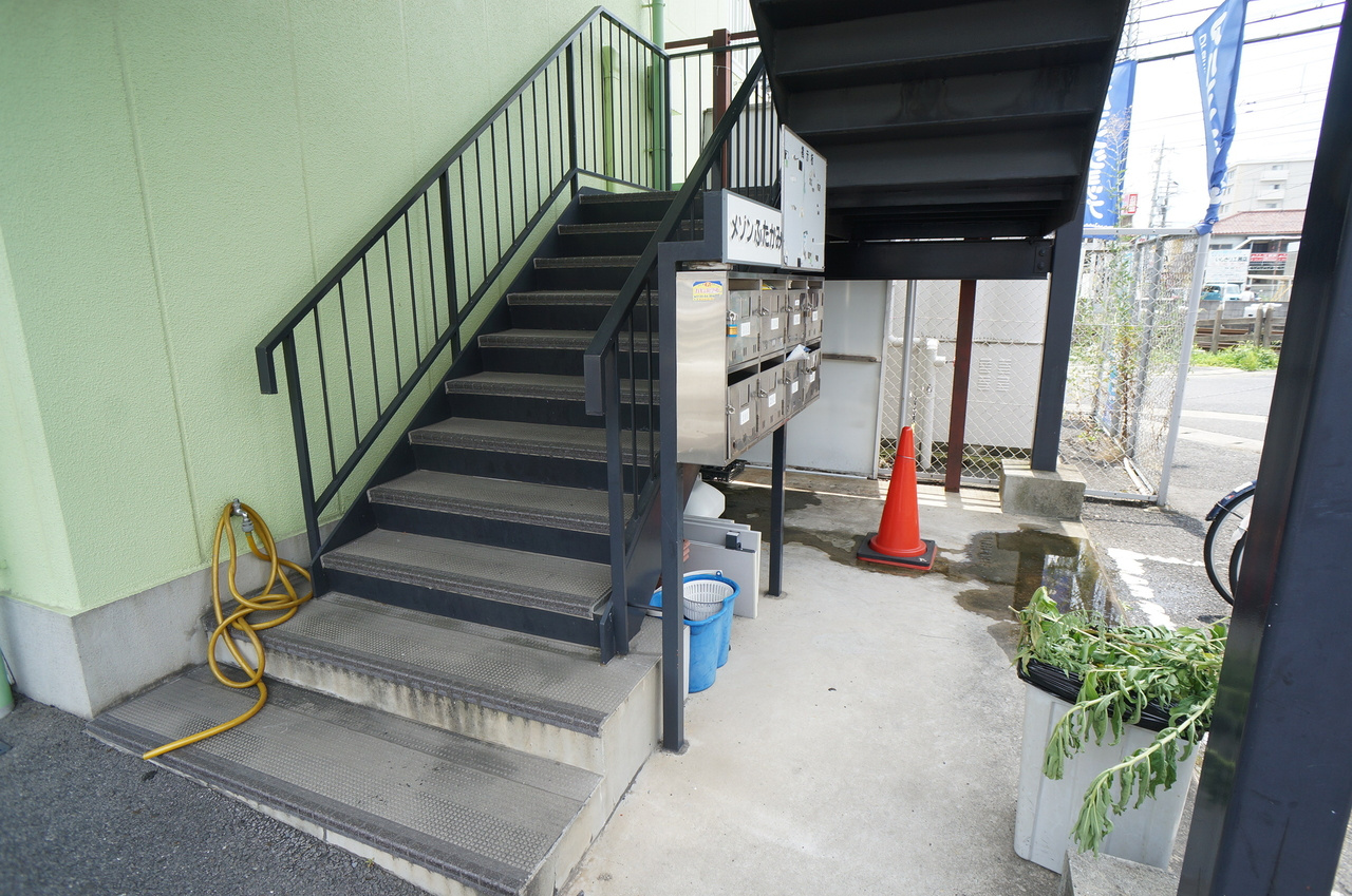 メゾンふたかみの駐車場