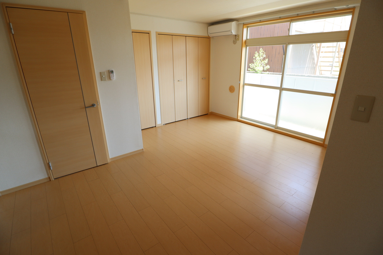 橿原市新口町のアパートの居間・リビング