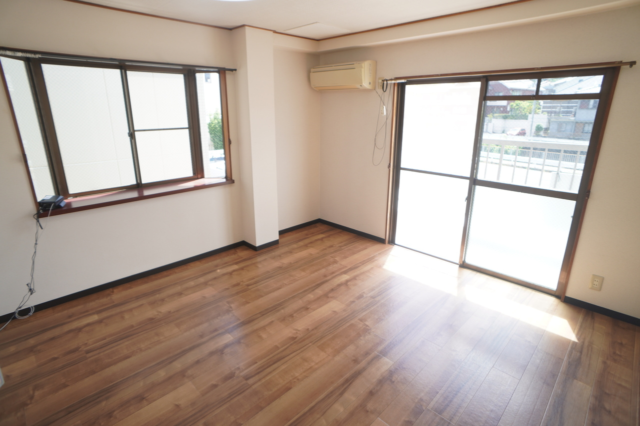 大東工芸マンションの洋室