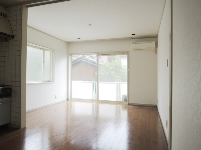 松井川口ハイツの居間・リビング|別号室の参考写真です。