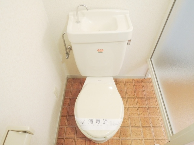 松井川口ハイツのトイレ|別号室の参考写真です。