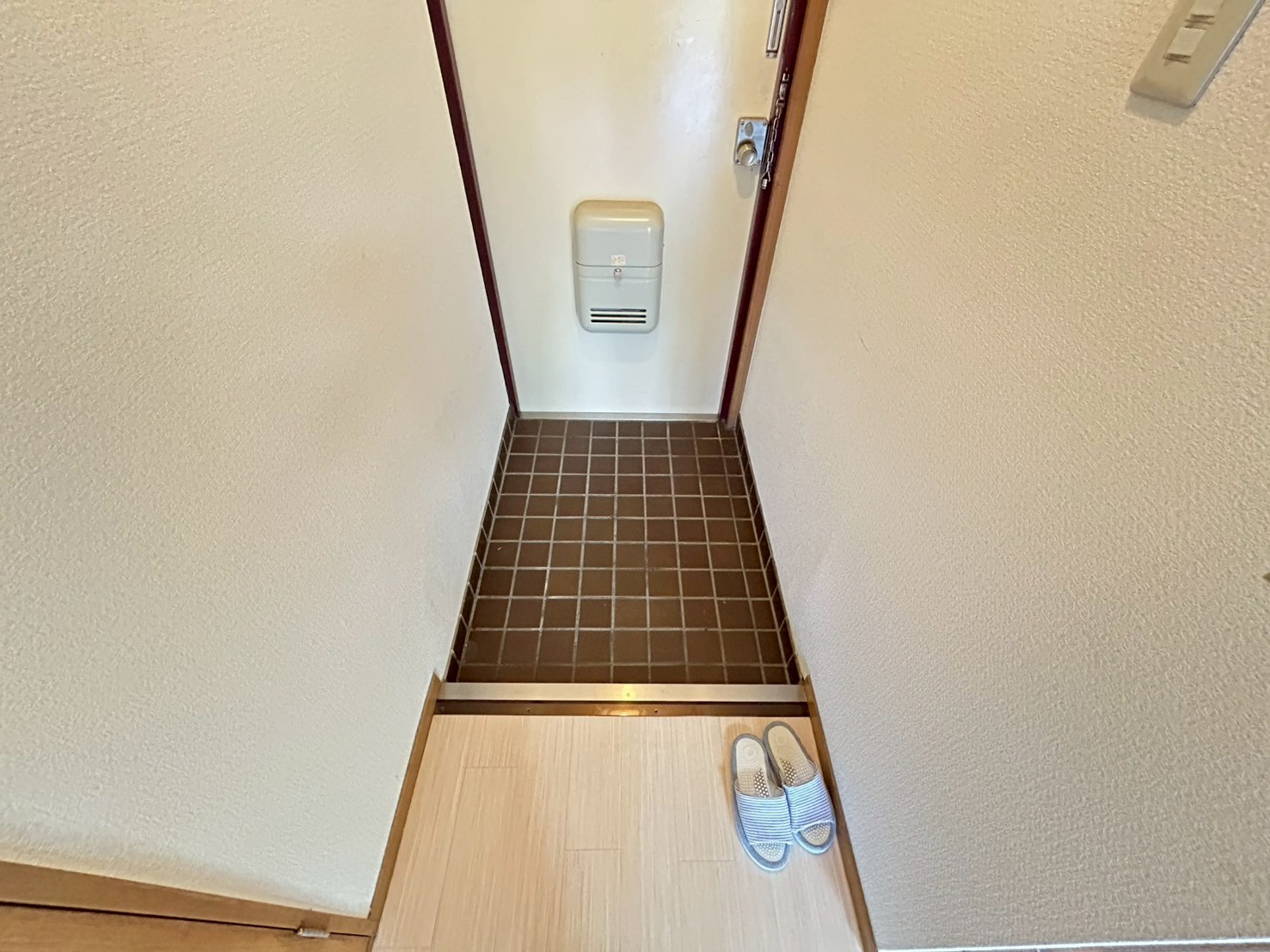 マンション芝の玄関