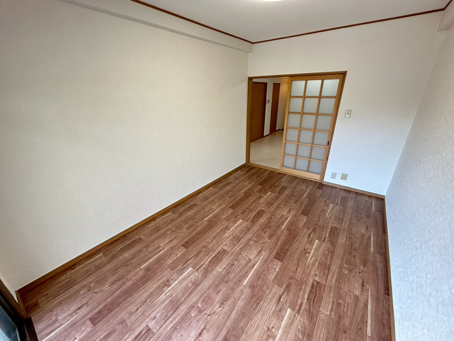 マンション芝の洋室