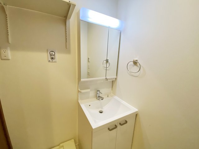 スマートグラン浦和岸町の洗面所|別号室の参考写真です。