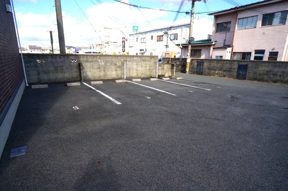 プルミエール　ケイトの駐車場
