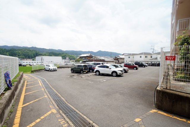 第１サンコウハイツの駐車場